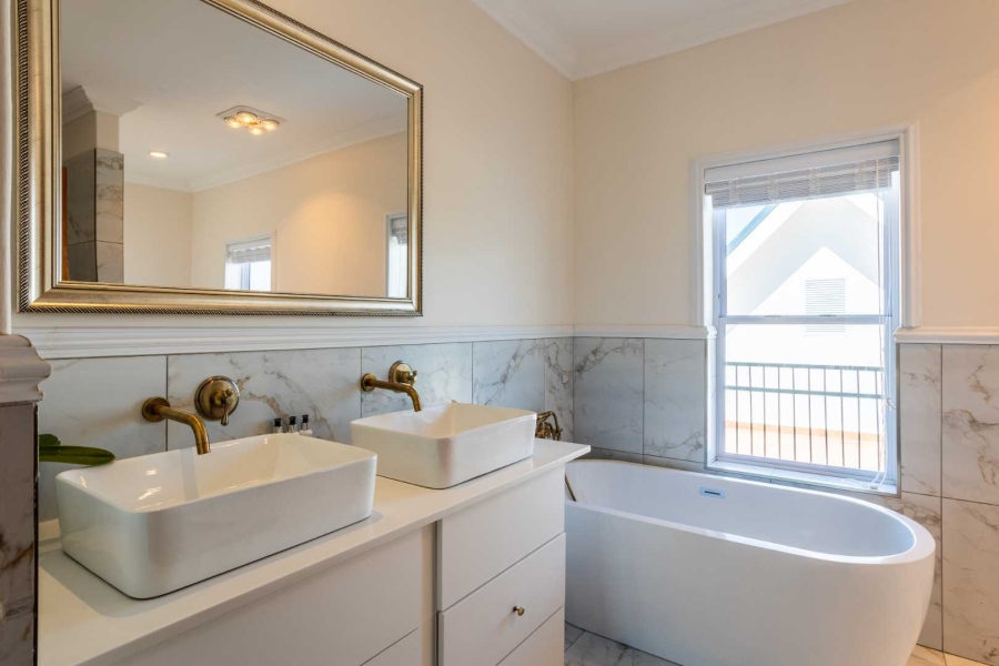 5 Bedroom Property for Sale in Val De Vie Estate Western Cape